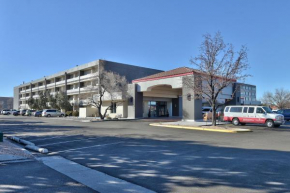 Отель Ramada by Wyndham Albuquerque Midtown  Альбукерке